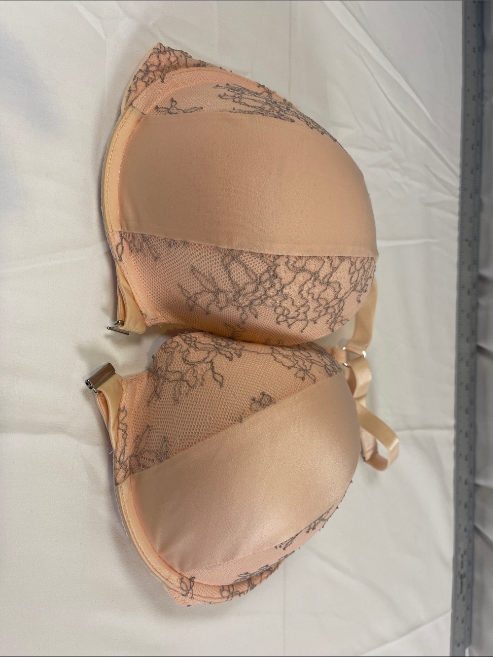 Plunge Lace-Trim Push-Up Bra in Nude Peach